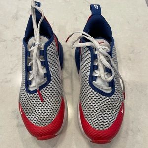 Boys Size 13.5 Nike Air Max 270 PS shoes